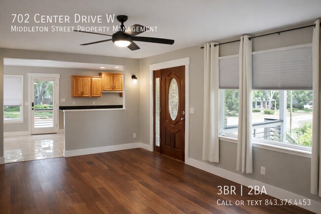 Building Photo - 702 Center Dr W