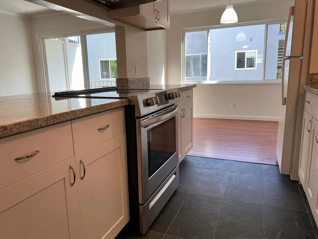 Building Photo - 837 Cowper St
