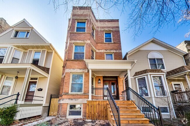 Building Photo - 3746 N Hermitage Ave