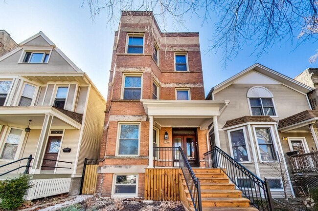 Building Photo - 3746 N Hermitage Ave