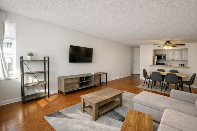 Foto del edificio - 801 S Plymouth Ct