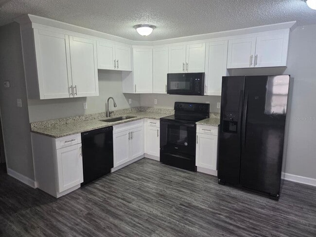 Building Photo - 2322 W St John St