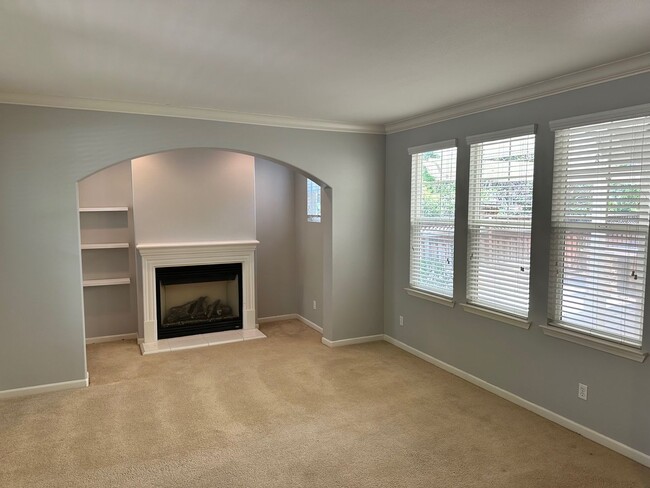 Building Photo - Spacious 4 Bed, 3 Bath House in Mountain House, CA