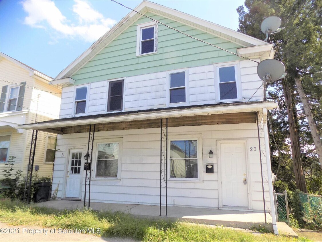 21 W Noble St Nanticoke Pa 18634 House For Rent In Nanticoke Pa Apartments Com