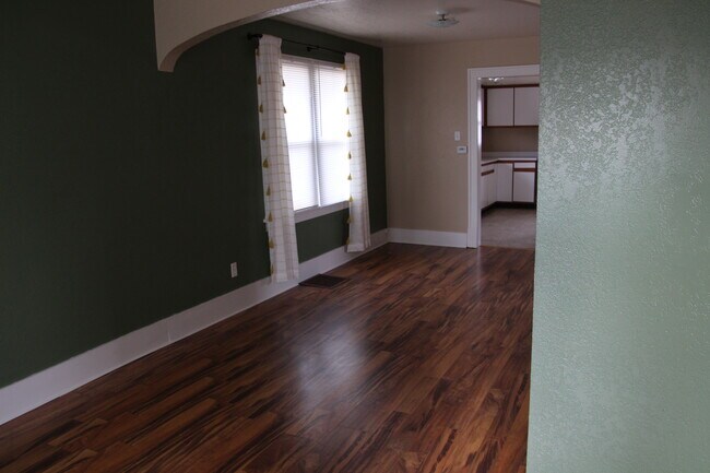 Foto del edificio - 1749 S Poplar St