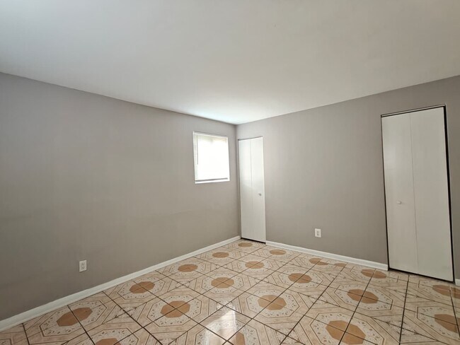 Foto del edificio - 7108 Oxford Ave