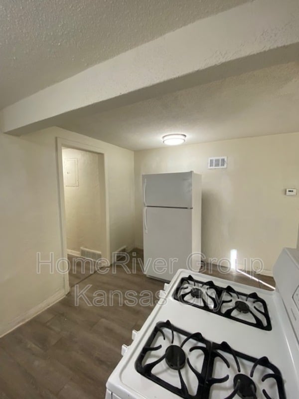 Building Photo - 726 N Noland Rd