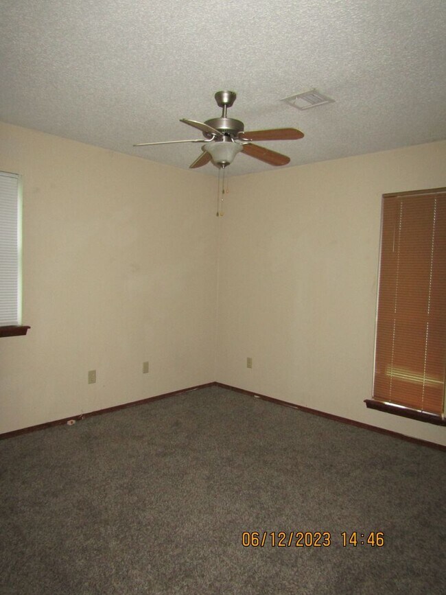Building Photo - Very Nice Home Located in the Cache area! ...