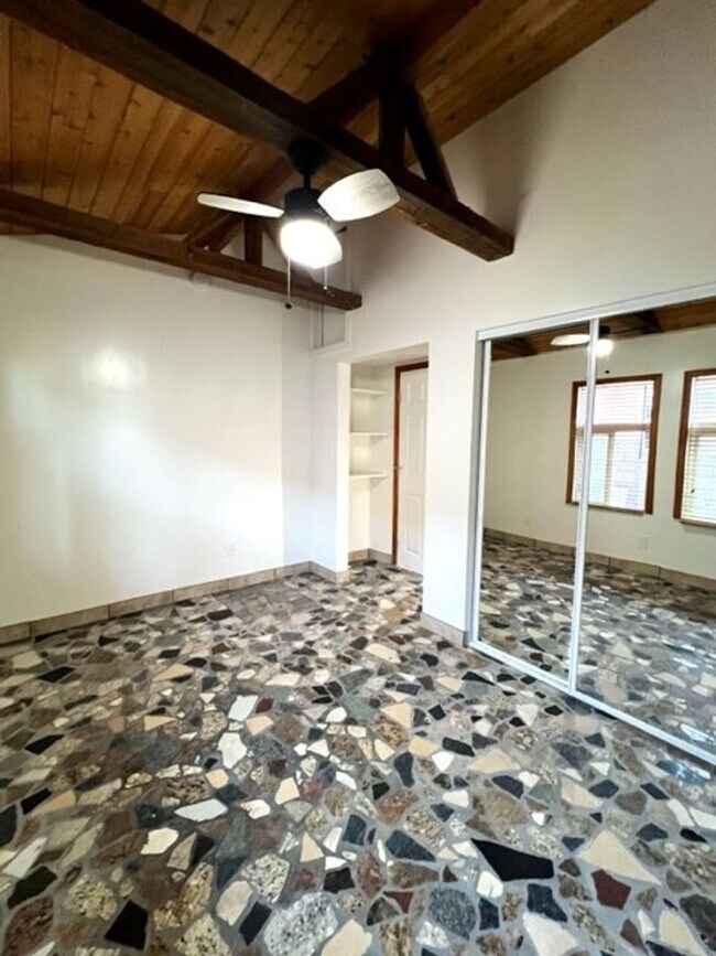 Foto del edificio - 4413-4415 Van Horne Ave