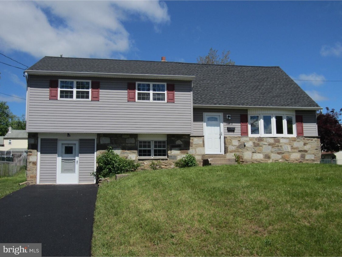 Primary Photo - 1053 Hilltop Rd