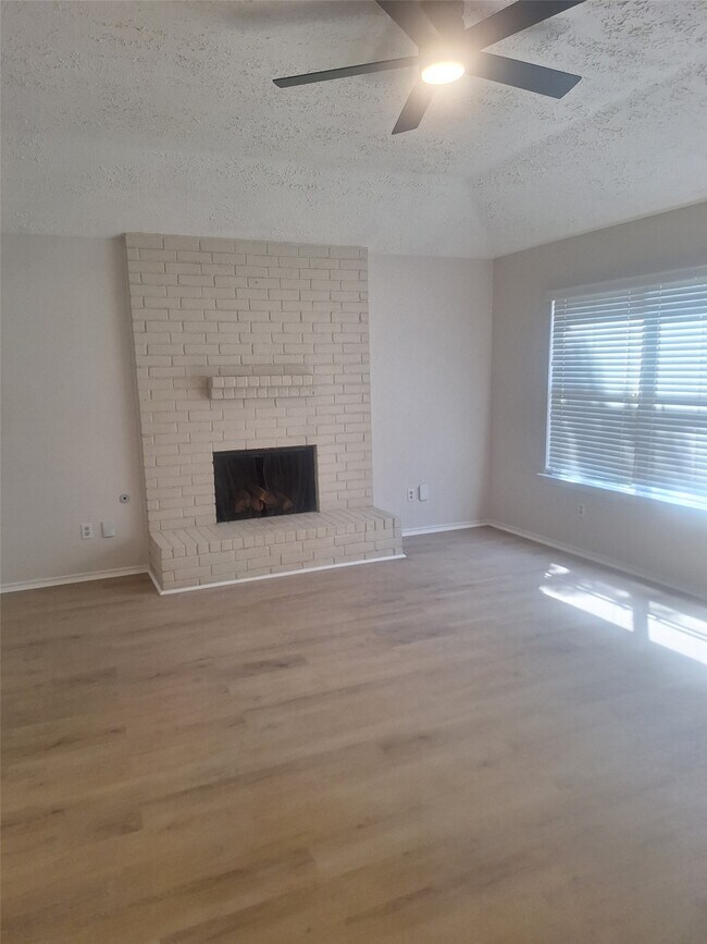 Building Photo - 9623 Yearling Cir