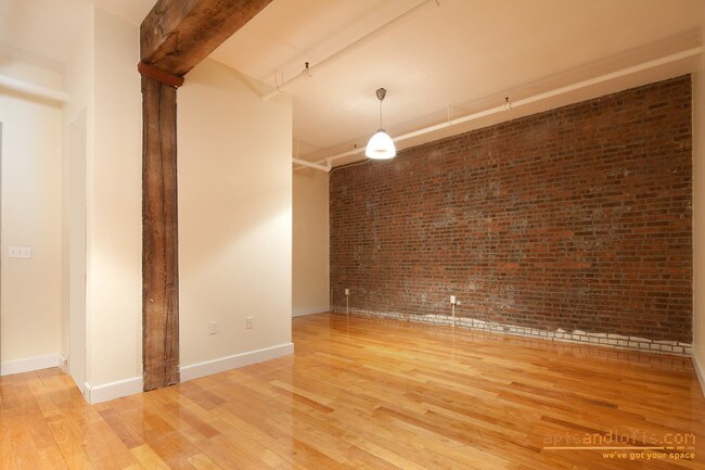 Building Photo - 275 Conover St