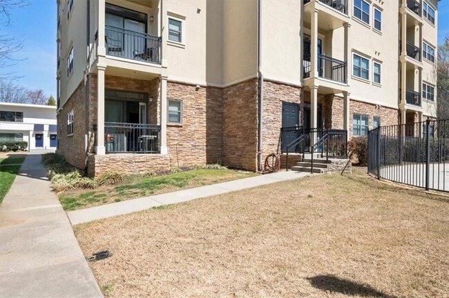 Foto del edificio - 2230 Cheshire Bridge Rd NE