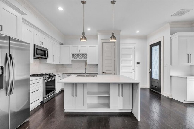 Foto del edificio - 1032 W 21st St