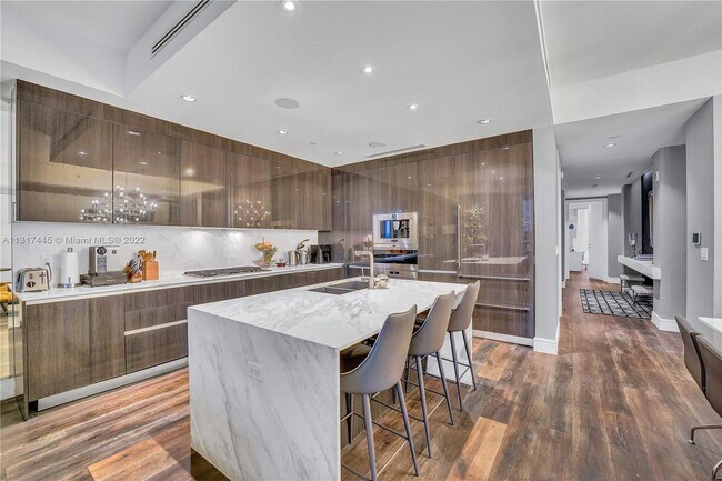 Foto del edificio - 3250 NE 188th St