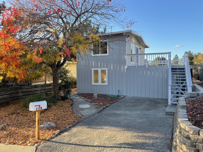 Building Photo - 117 Christel Oaks Dr