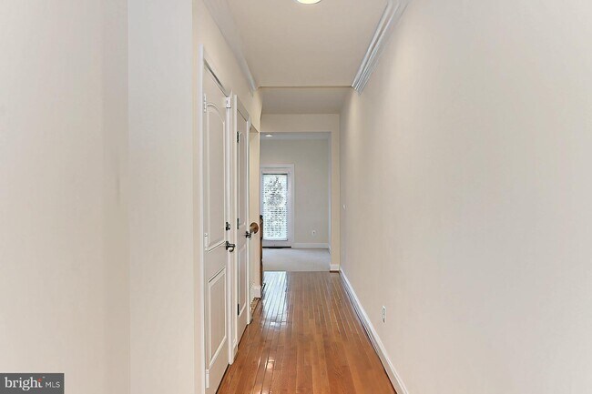 Foto del edificio - 22219 Falling Terrace