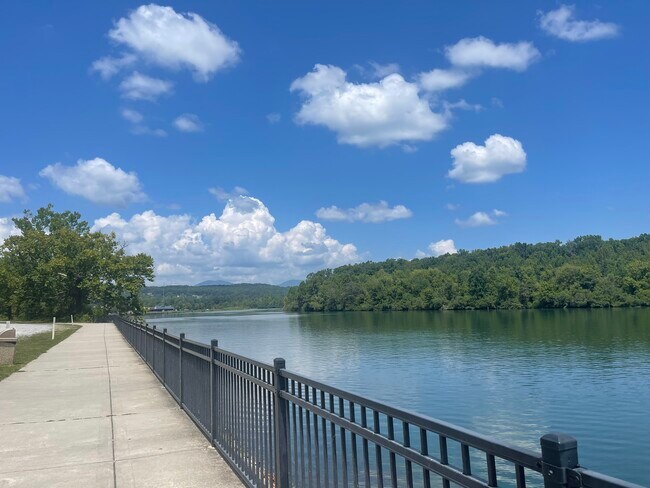 El lago Melton está a 5 minutos. - 121 Arcadia Ln
