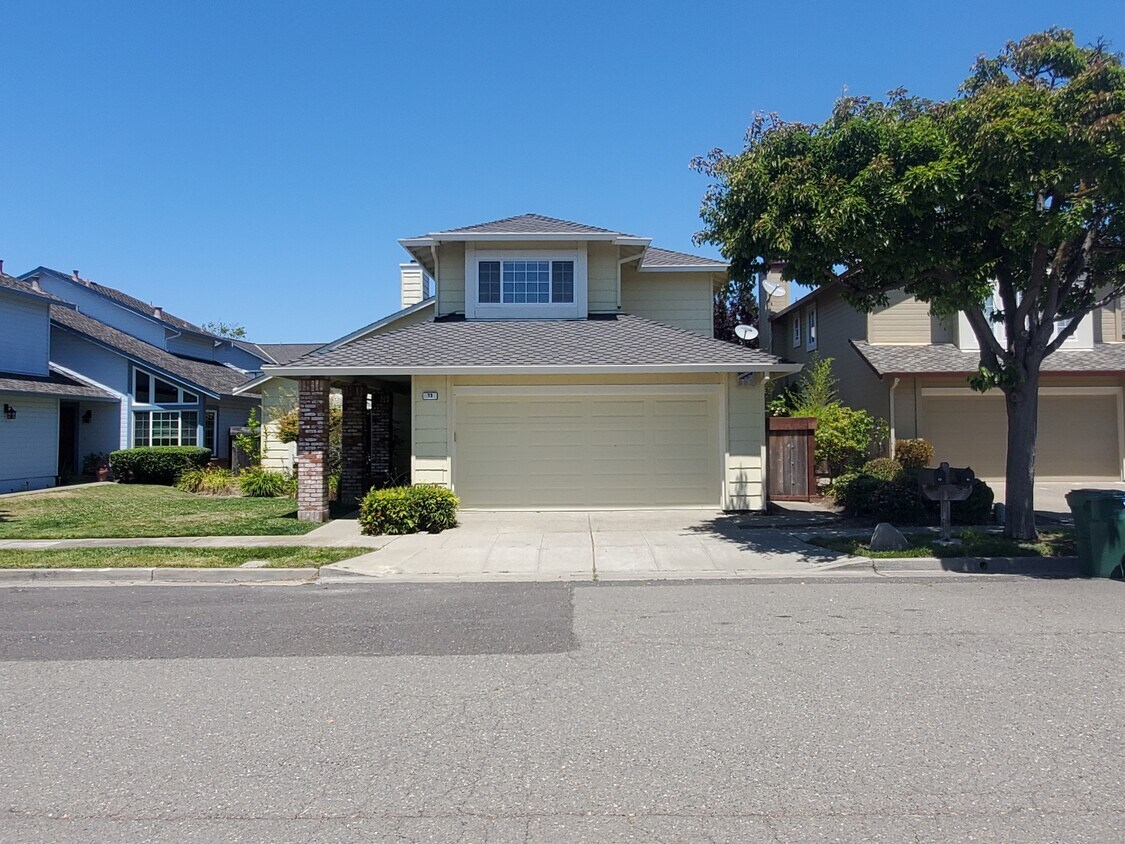 Primary Photo - 73 Applegate Way