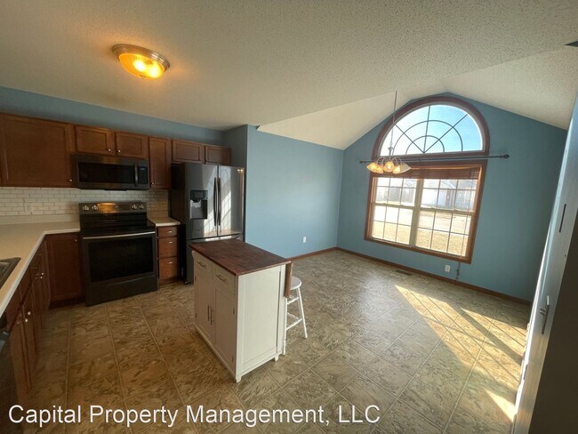 Building Photo - 3 br, 2 bath House - 1690 Midsummer Night ...