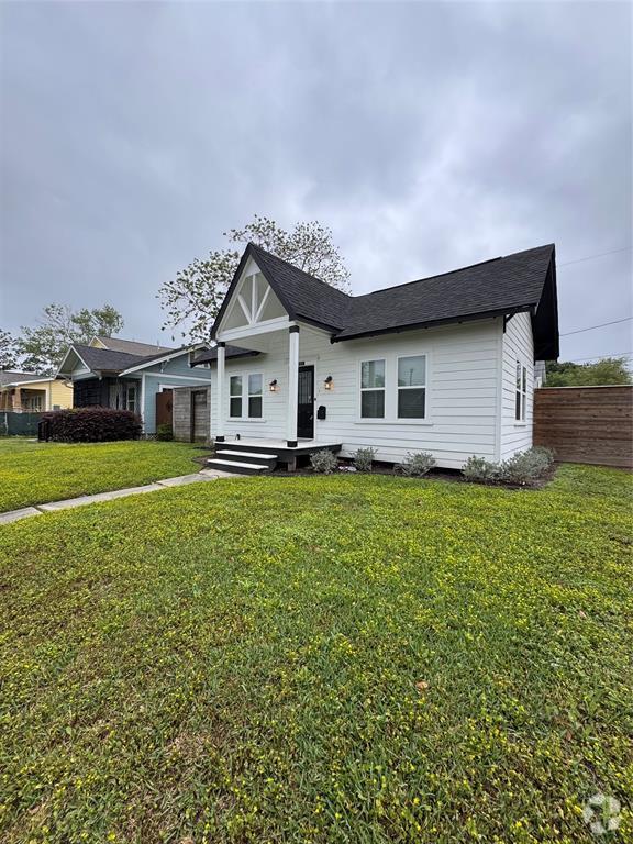 Building Photo - 211 Cottage St