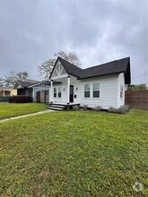 Building Photo - 211 Cottage St