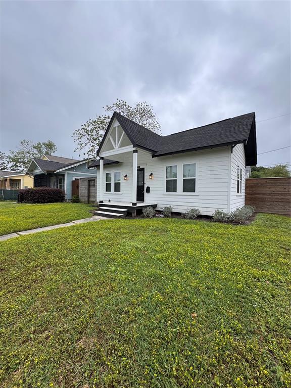 Primary Photo - 211 Cottage St
