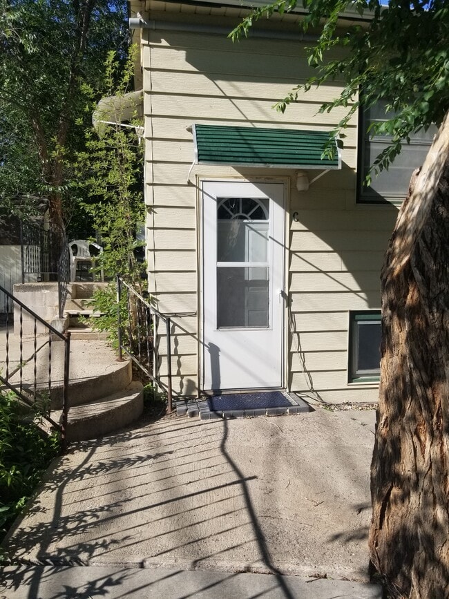 Building Photo - 919 12th St