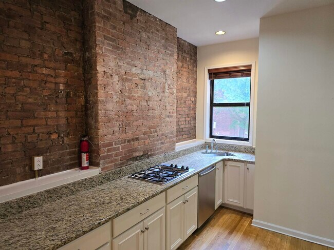 Building Photo - 813 Washington St
