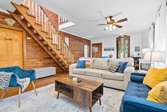 Building Photo - 912 Little Bay Ave