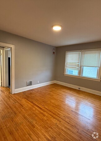 Building Photo - 2748 Harris Ave