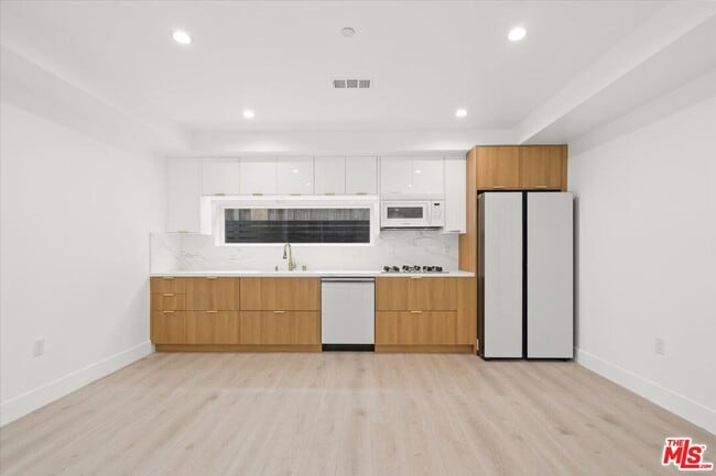 Foto del edificio - 4922 S Centinela Ave