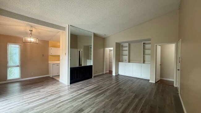 Building Photo - Clean, Comfortable, and Quiet Top-Floor Co...