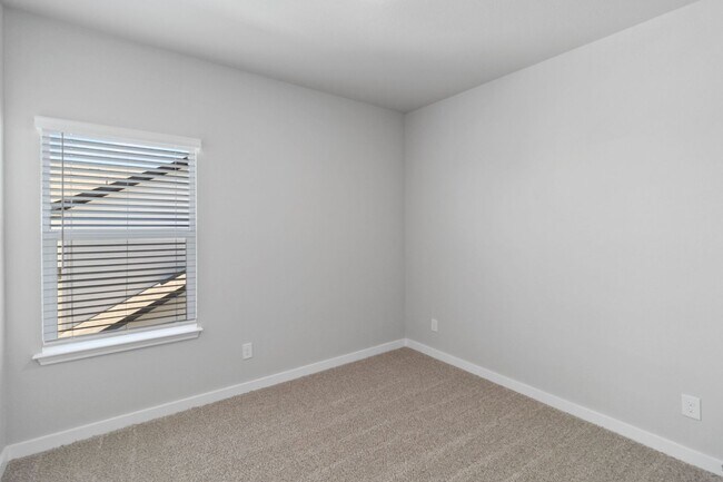 Foto del edificio - Beautifully 4 bedroom Townhome in Buda- Emma Park