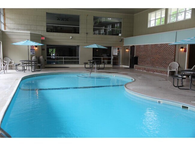 Foto del edificio - 10840 Rockford Road Unit 202