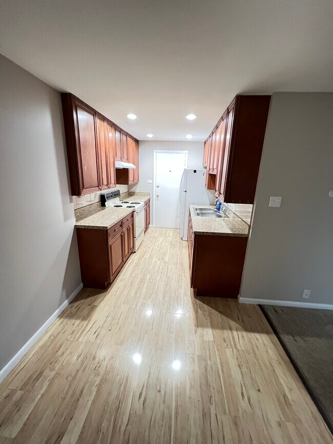 Kitche View From Dininag Area - 11030 S Ridgeland Ave