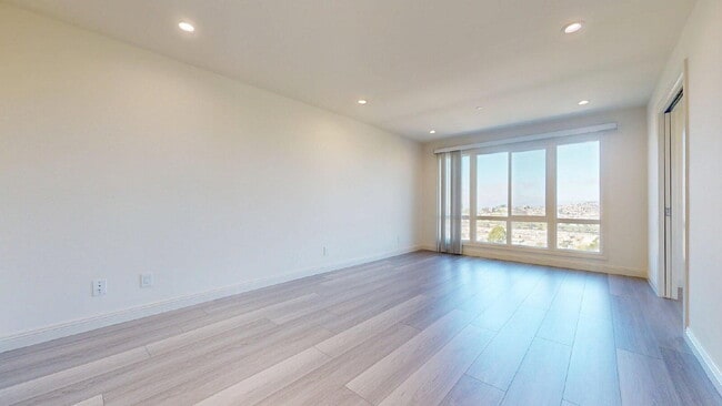 "Charming 3-Bed Oasis on Frankfort St: Spacious 2-Bath Retreat in Daly City!" - "Charming 3-Bed Oasis on Frankfort St: Spacious 2-Bath Retreat in Daly City!" Apartment