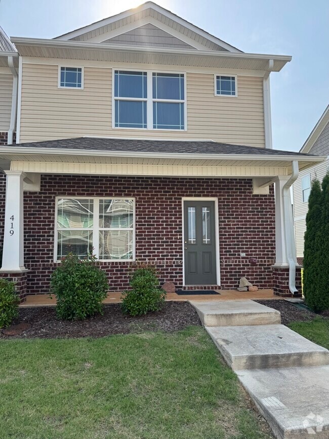 Building Photo - 419 Falls Pointe
