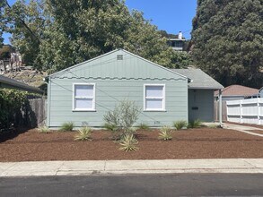 Building Photo - 3069 Rollingwood Dr