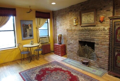 Primary Photo - 25 Cornelia St