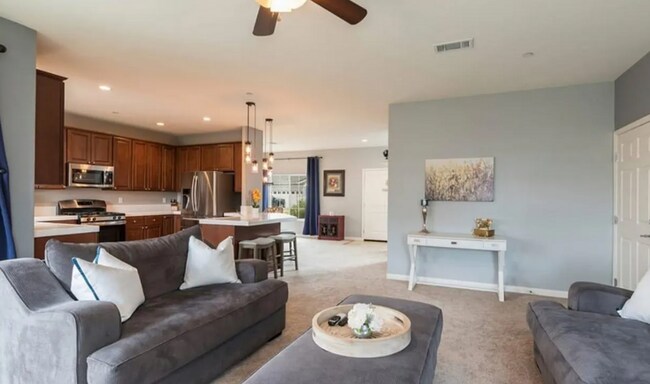 Foto del edificio - Heritage Square Newer Two Story in Gated D...