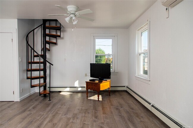 Building Photo - 26 Homan Ave