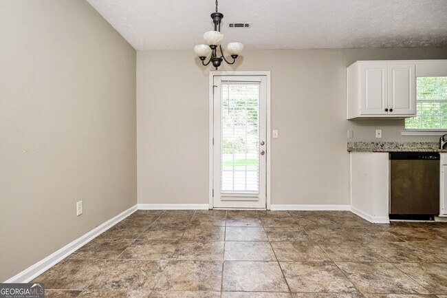 Building Photo - 105 Falcon Ridge Dr