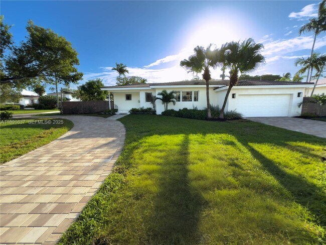 Building Photo - 1300 NE 102nd St