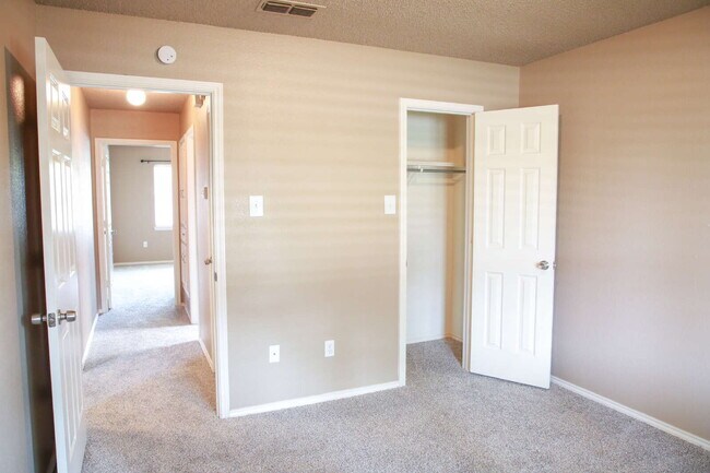 Foto del edificio - Beautifully Maintained 3/2/2 in Preston Smith
