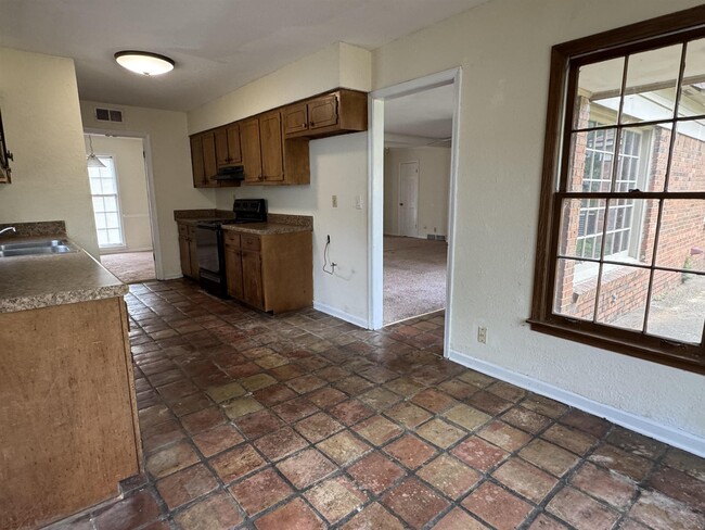 Foto del edificio - 2295 Eastover Dr