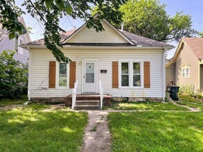 Building Photo - 121 W 7th Ave