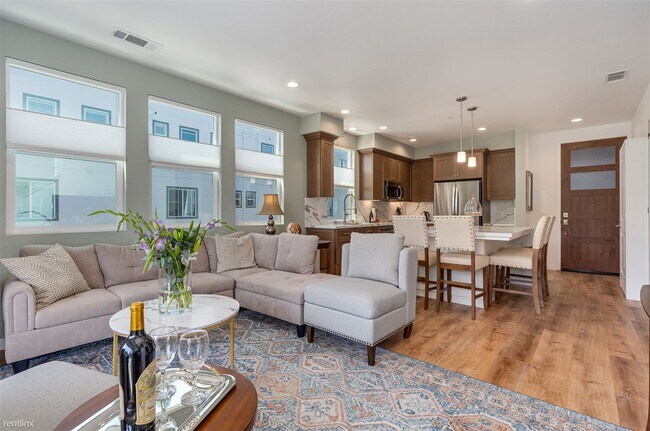 Foto del edificio - 2 br, 2.5 bath Condo - 1655 2nd Street 202
