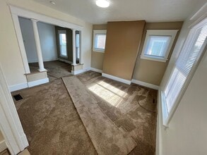 Building Photo - 306 W 2nd St