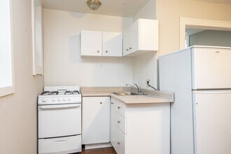 Building Photo - 26 Balmoral Ave